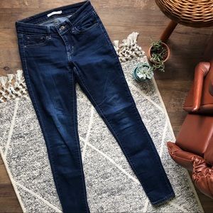 SOLD Levi 711 Skinny Jeans